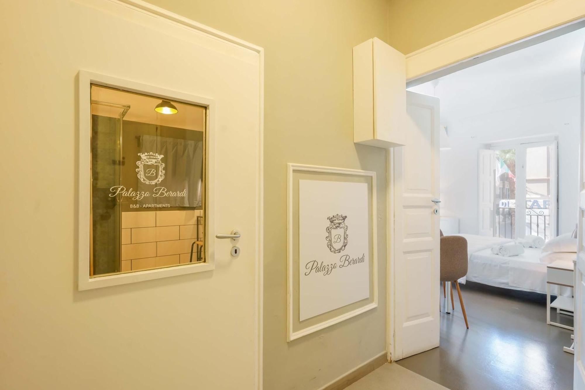 Palazzo Berardi Bed & Breakfast Taranto Exterior photo