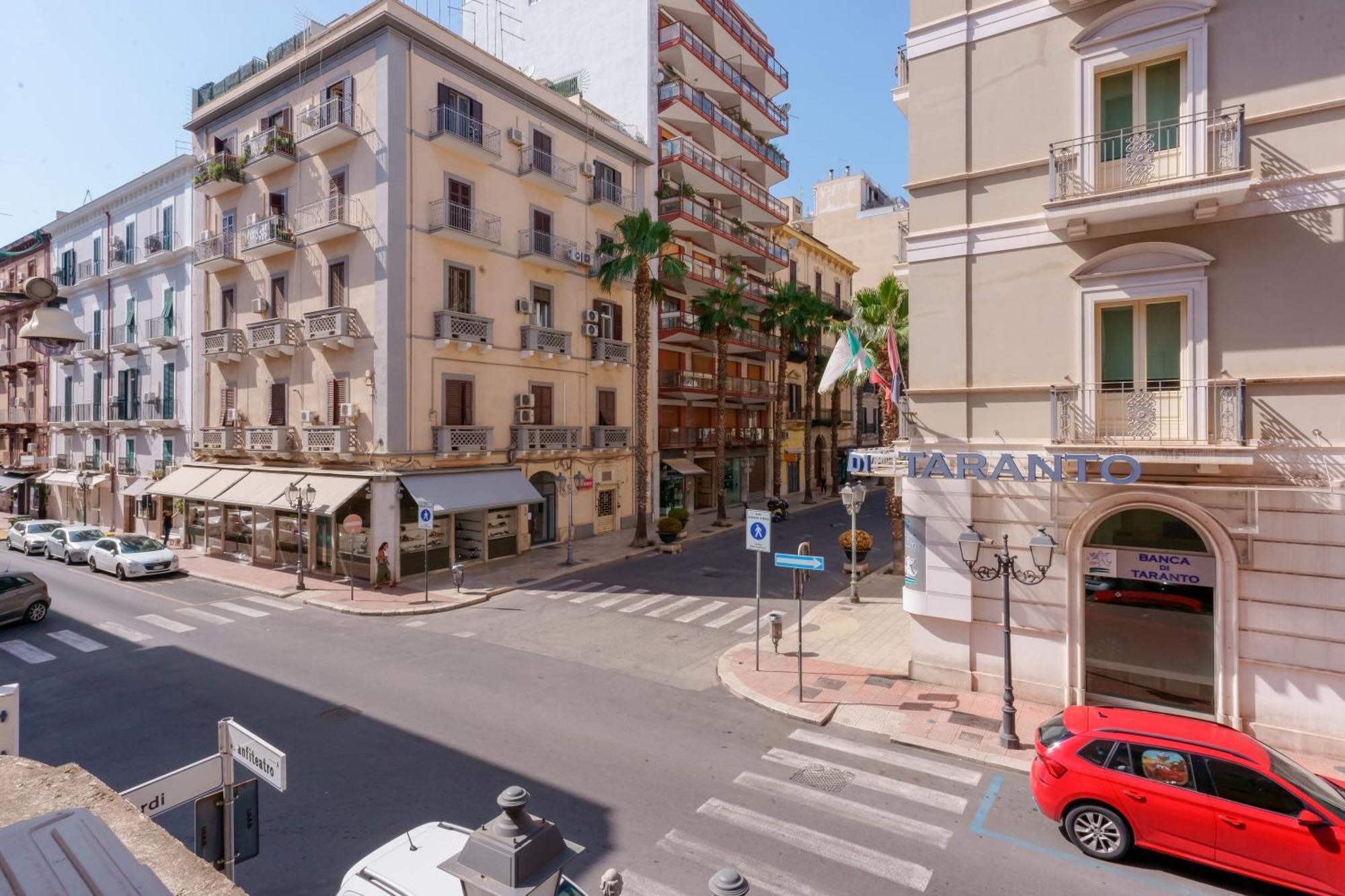 Palazzo Berardi Bed & Breakfast Taranto Exterior photo