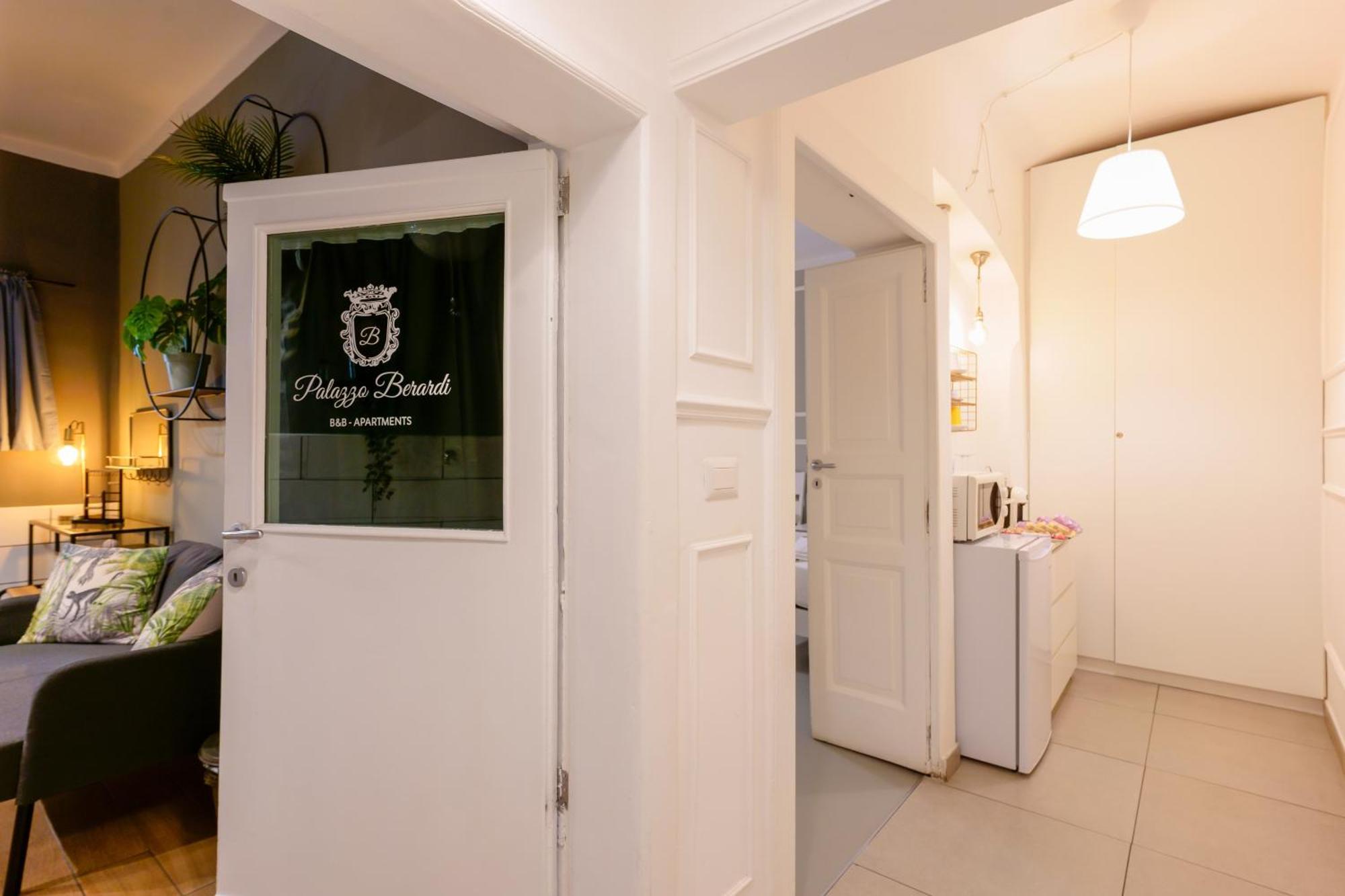 Palazzo Berardi Bed & Breakfast Taranto Exterior photo