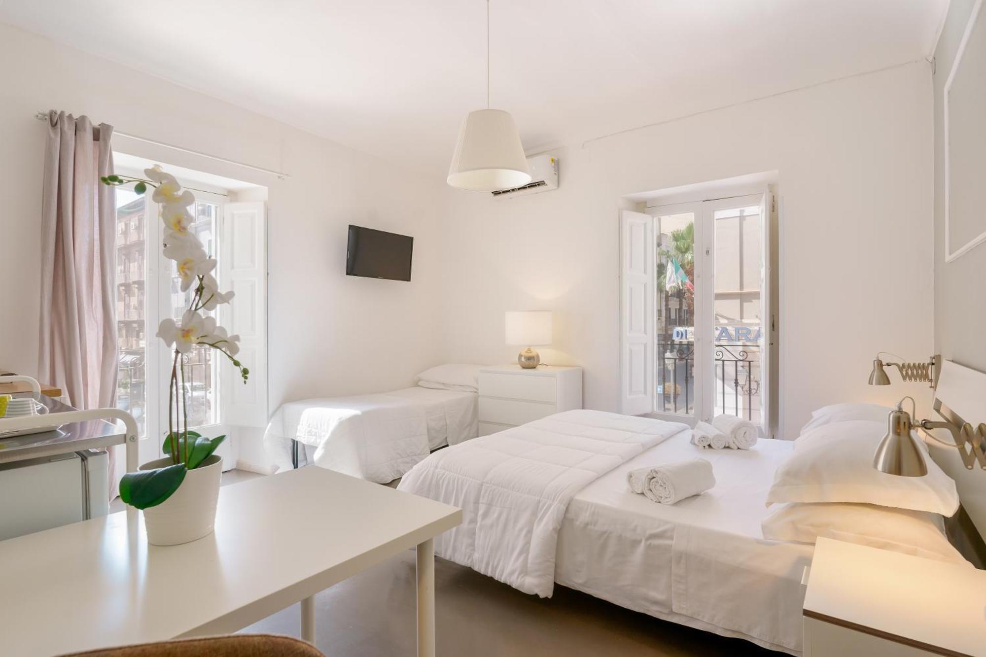 Palazzo Berardi Bed & Breakfast Taranto Exterior photo